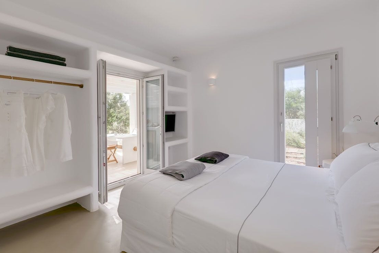 Bedroom 3, Seven Santa Maria Paros Hotel, South Aegean