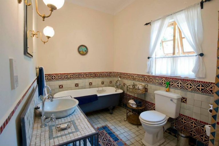 Bathroom 4, York Lodge, Harare