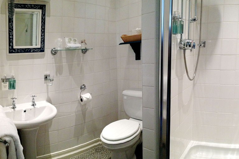 Bathroom 3, Orchard Club - Newton House, North Yorkshire