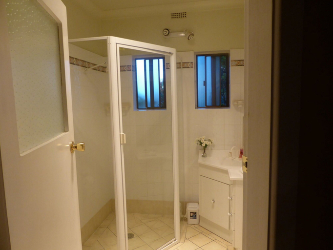 Bathroom, A Colourcity Apartments, Orange