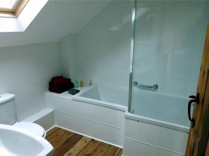 Bathroom 3, Wernddofn, Pembrokeshire