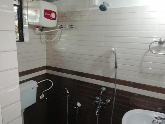 Bathroom, Royal Touch Beach Huts & Restaurant, South Goa