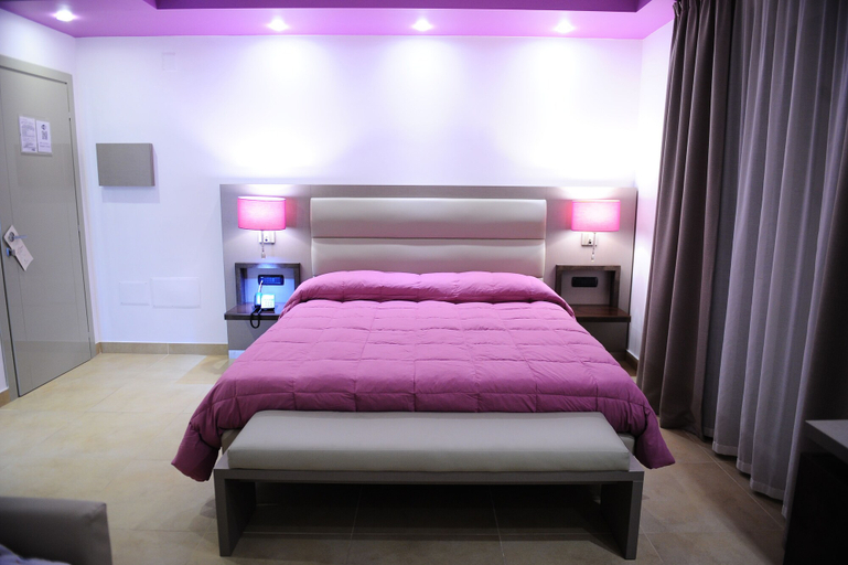 Bedroom 2, Chez Le Sourire, Salerno
