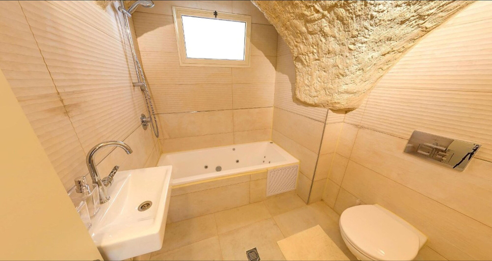 Bathroom 3, Vacation in the old city of Safed