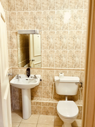 Bathroom 4, The York Hotel, Wolverhampton