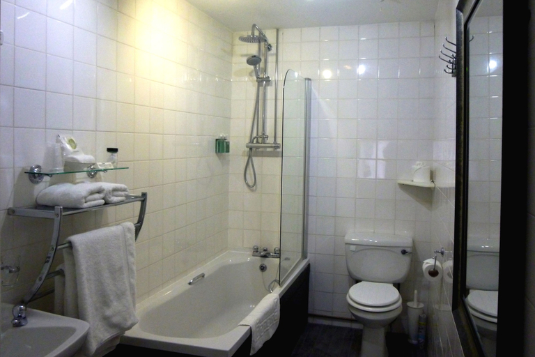 Bathroom 3, Orchard Club - Newton House, North Yorkshire