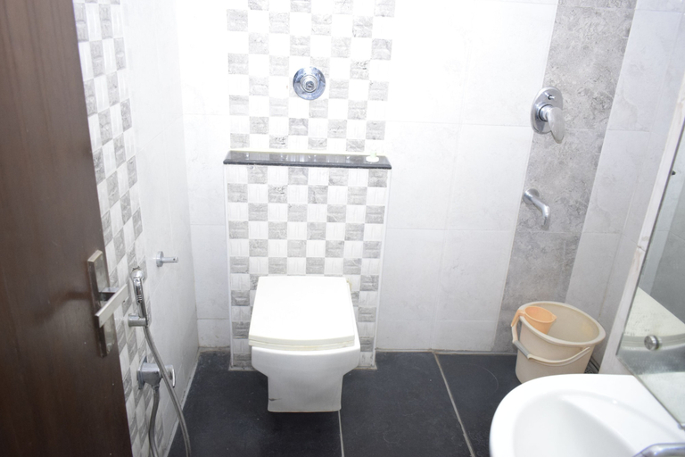 Bathroom 3, Hotel Tamizh Park, Puducherry
