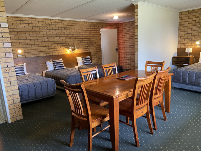 Others 5, Newell Motor Inn - Narrandera, Narrandera