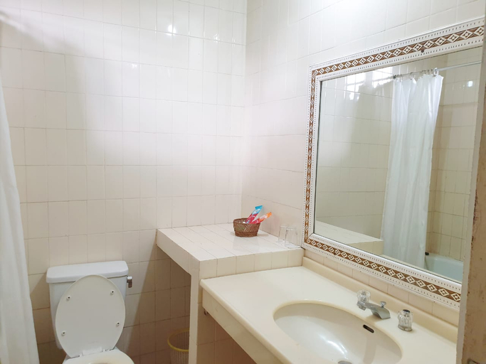 Bathroom 5, Toraja Prince Hotel, Tana Toraja