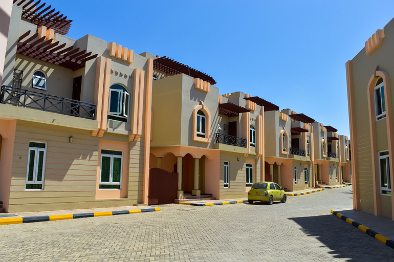 Exterior & Views