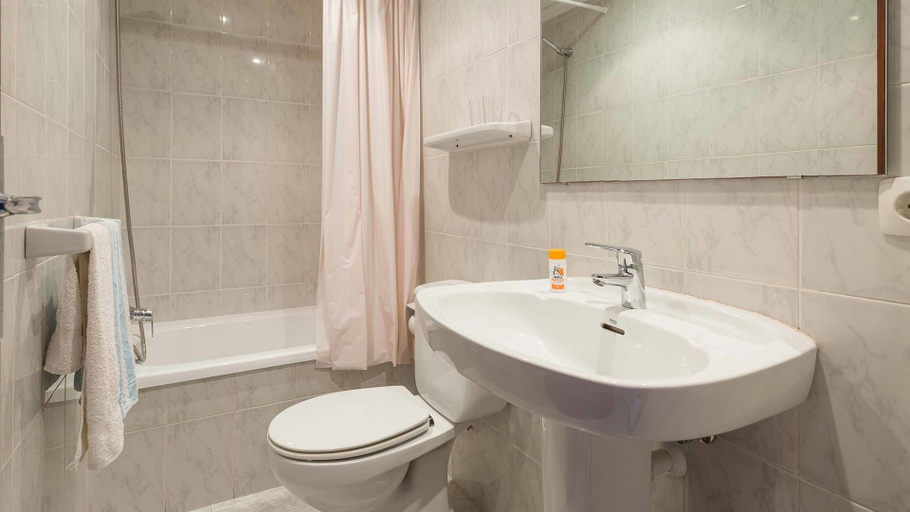 Bathroom 5, Hostal San Francisco, Baleares