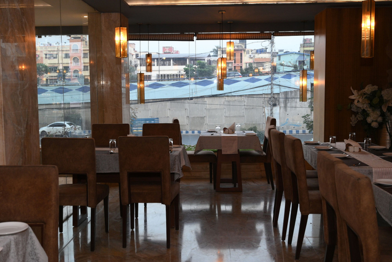 Food & Drinks 4, The Maureen, North 24 Parganas
