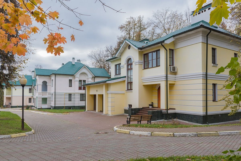 Exterior & Views