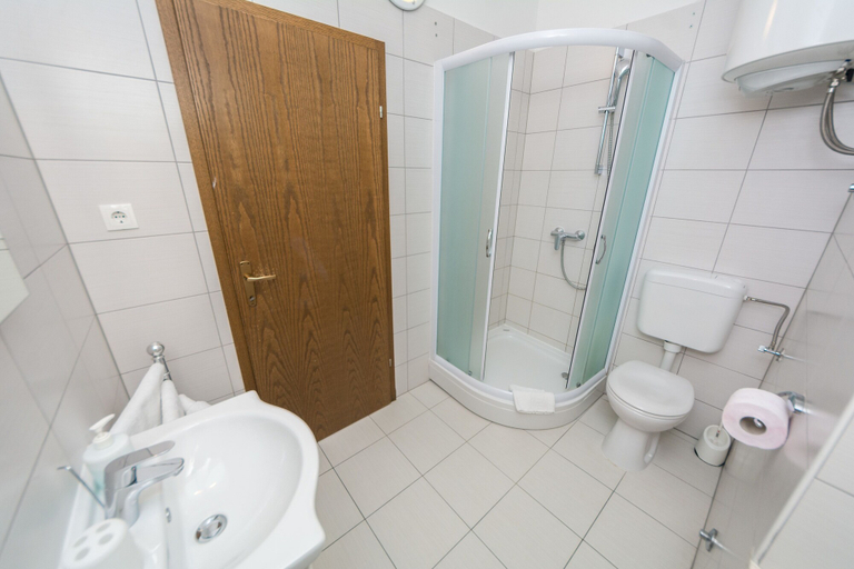 Bathroom 2, Rooms and Apartments Bruno, Split