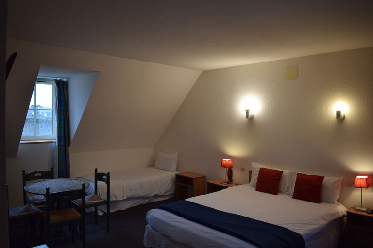 Bedroom 3, Hôtel de France, Vienne