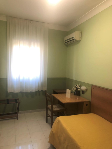 Bedroom 3, Yellow Park Hotel, Caserta