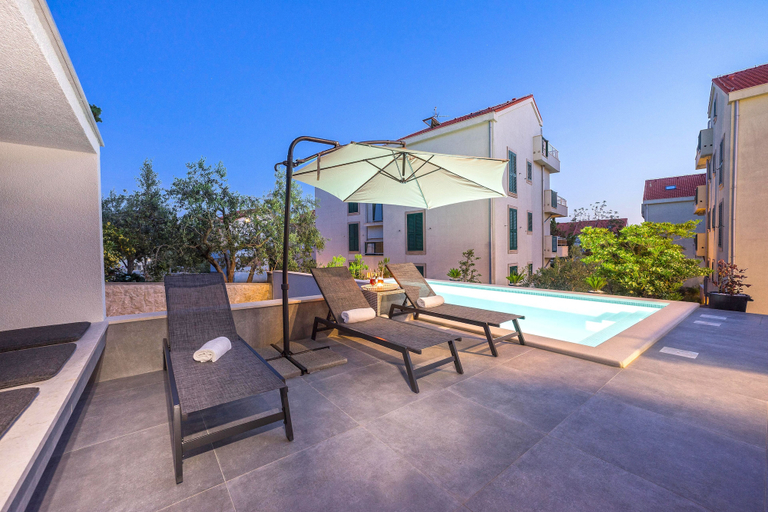 Exterior & Views 2, Summer Breeze Apartments, Novalja