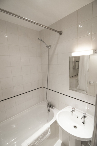 Bathroom, CityGate Farringdon, London