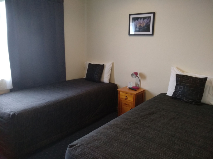 Bedroom 2, Stadium Motel, Hamilton
