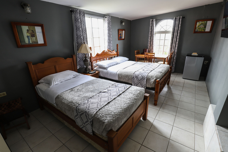Bedroom 2, Airport Inn