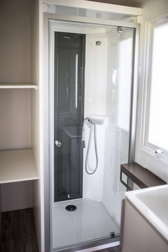 Bathroom, Camping Le Bois Des Ecureuils, Gard