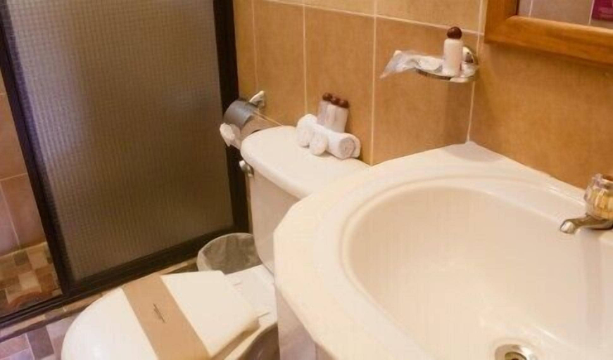 Bathroom 4, Hotel y Restaurante Casa Texel, NA