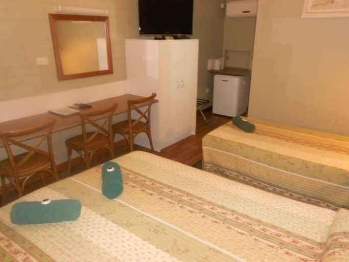 Bedroom 4, Barcaldine Country Motor Inn, Barcaldine