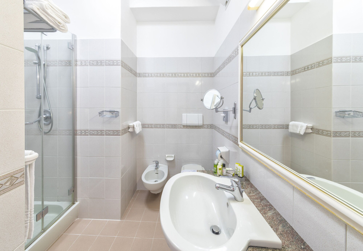 Bathroom 5, Hotel Parco Smeraldo Terme, Napoli