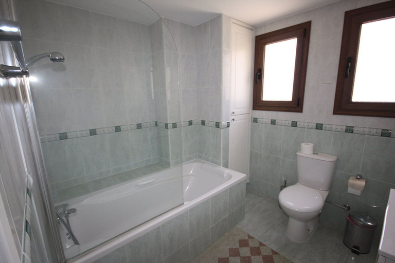 Bathroom 4, Vineland Holiday Villas