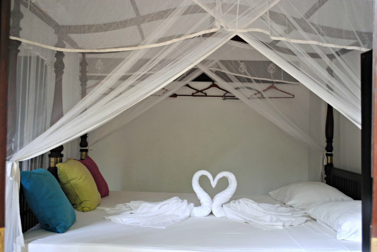 Bedroom 2, Wasantha Garden Hotel, Weligama