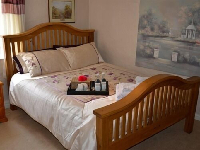 Bedroom 2, Cotswold Gardens Bed and Breakfast, Gloucestershire