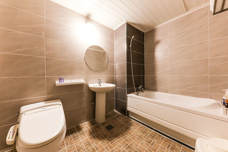 Bathroom 5, Kyungha Spa Hotel, Yuseong