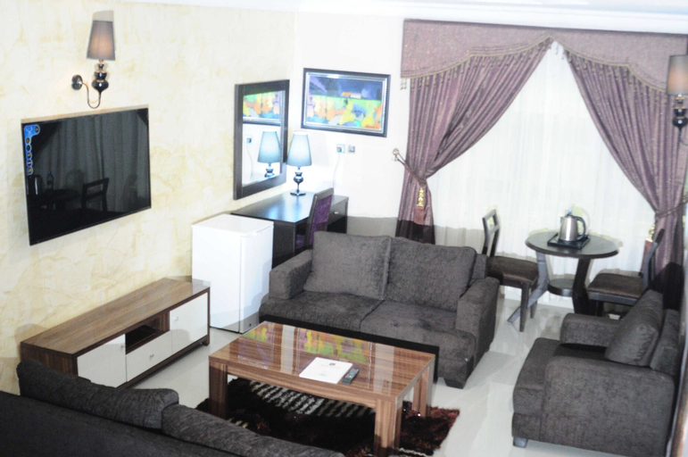Others 5, Hotel Du Golf, Aba North