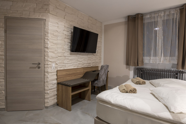 Bedroom 4, Hotel Restaurant Meteora, Tübingen