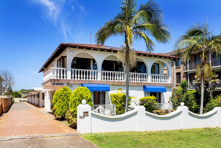 Exterior & Views