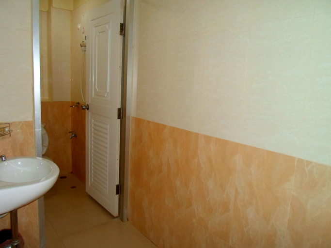 Bathroom 3, S Vittayakorn Apartment, Muang Surat Thani