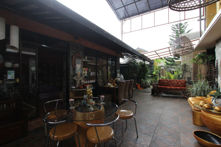 Food & Drinks, RedDoorz near Casa Grande, Yogyakarta