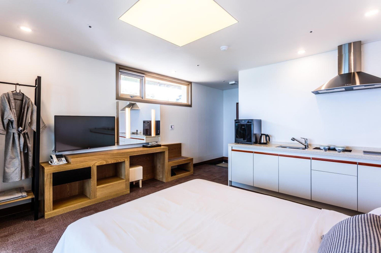 Bedroom 3, Seastay Hotel & Spa, Jeju
