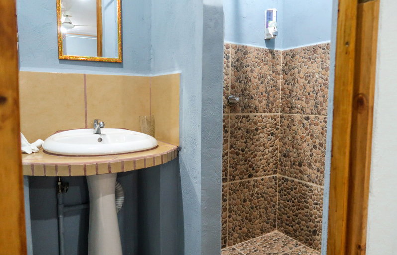 Bathroom 3, Hotel Hoja de Oro Corcovado, Golfito