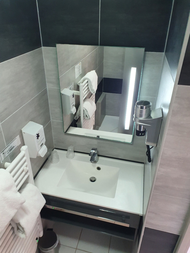 Bathroom 5, Hotel Saint Louis, Vaucluse
