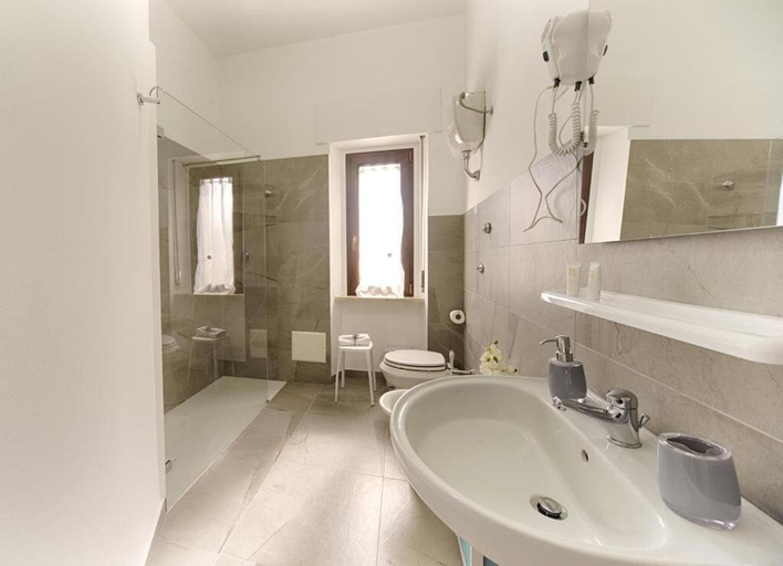 Bathroom 5, B&B Lucia, Olbia-Tempio