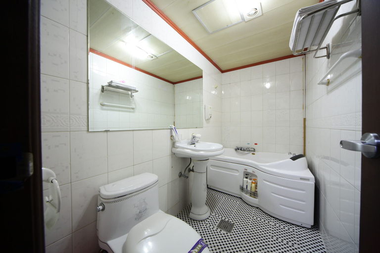 Bathroom 3, Castle Motel Iksan, Iksan