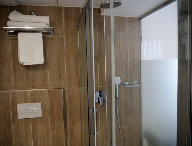 Bathroom 4, Hostal Don Suero de Quiñones, León