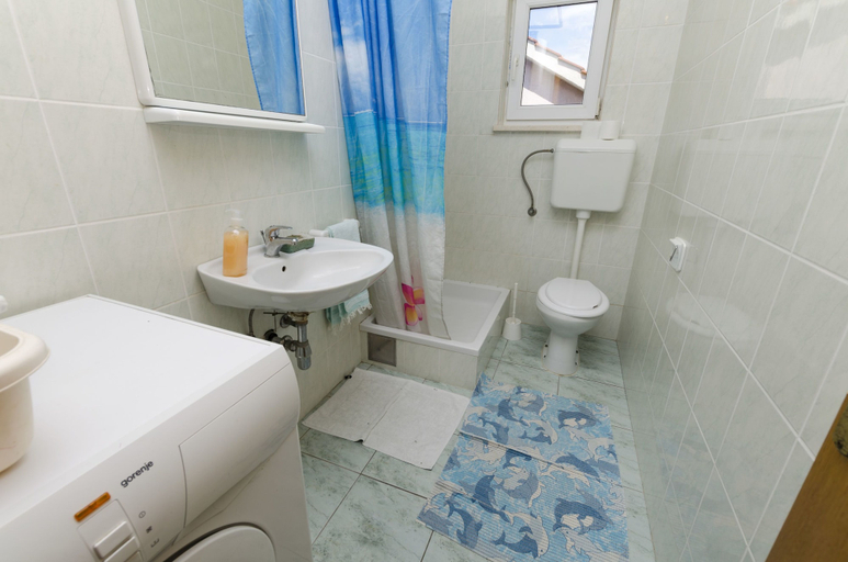 Bathroom 3, Apartments Biserka, Primošten