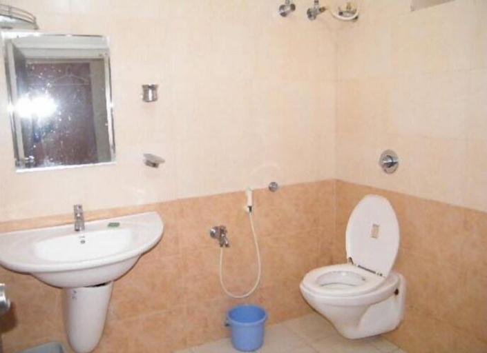 Bathroom, KSTDC Hotel Mayura Kauvery, Kodagu