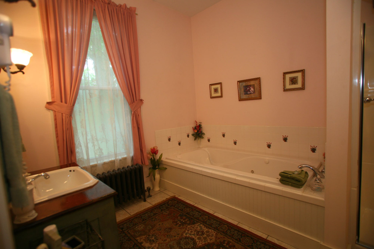 Bathroom 3, Barrister's Bed & Breakfast, Seneca