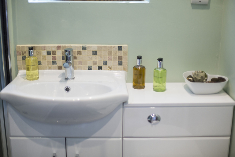 Bathroom 3, Withy Cottages, Somerset