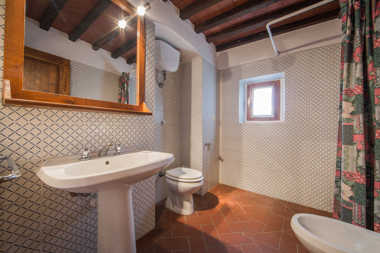 Bathroom 4, Castello di Volpaia, Siena