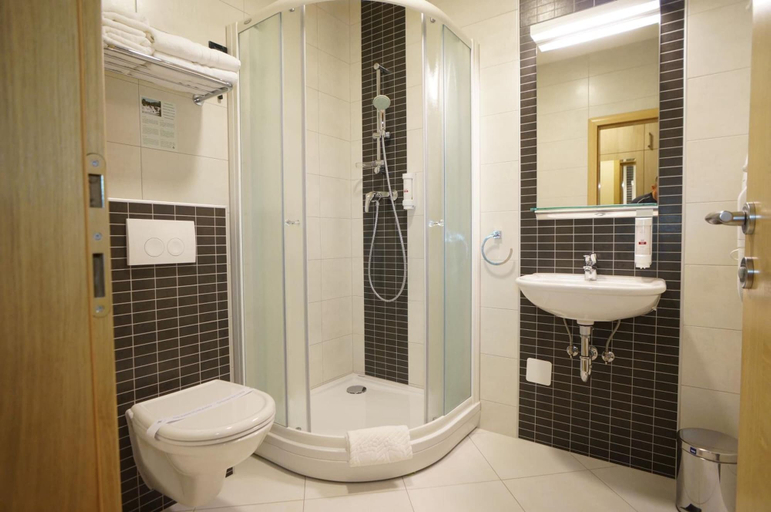 Bathroom 4, Hotel Calypso, Zagreb