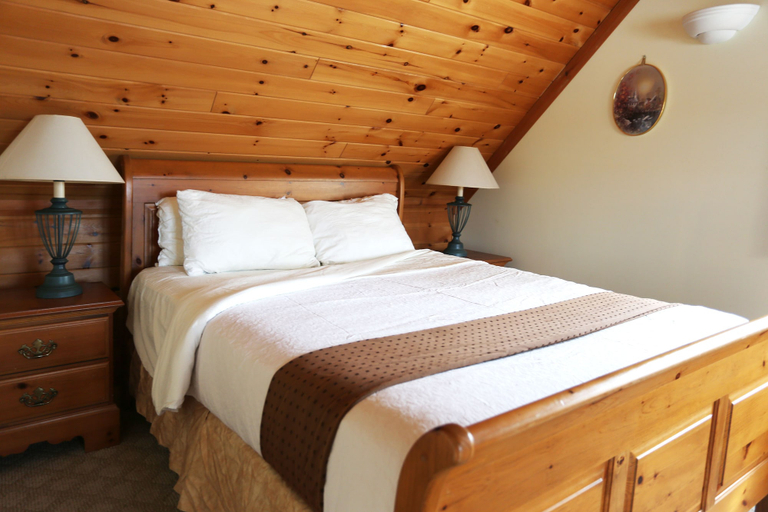 Bedroom 3, Lakefront Cottage Amazing View, Muskoka
